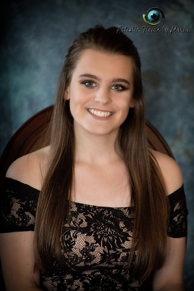 Model:  Lauren Reedy, Class of 2021, Pickerington Central High School, Ohio